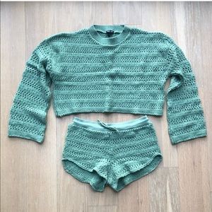Knit lounge set. 1 pair shorts and 1 sweater.